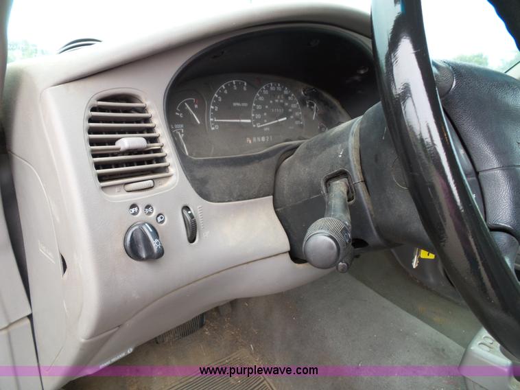 image for item J4894 2000 Ford Explorer XLS SUV