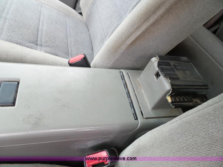 image for item J4894 2000 Ford Explorer XLS SUV