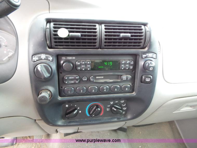 image for item J4894 2000 Ford Explorer XLS SUV