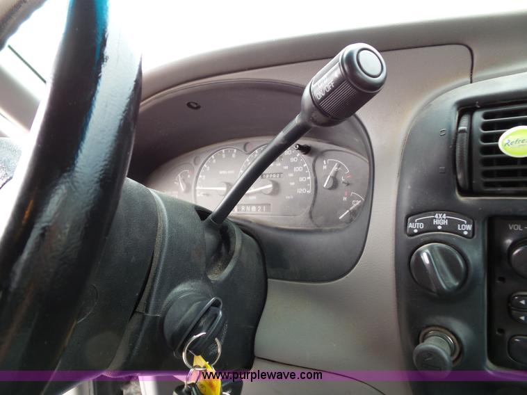 image for item J4894 2000 Ford Explorer XLS SUV