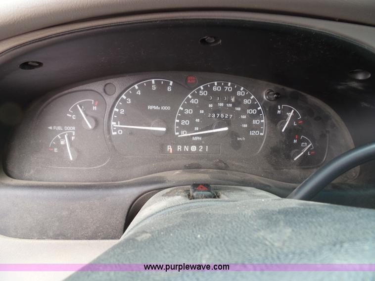 image for item J4894 2000 Ford Explorer XLS SUV