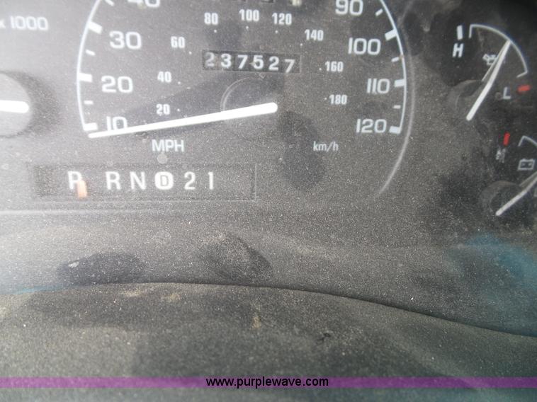 image for item J4894 2000 Ford Explorer XLS SUV