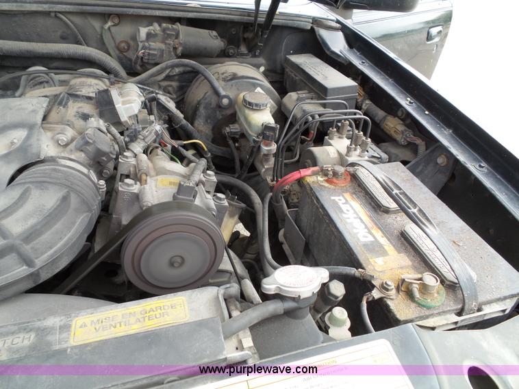 image for item J4894 2000 Ford Explorer XLS SUV