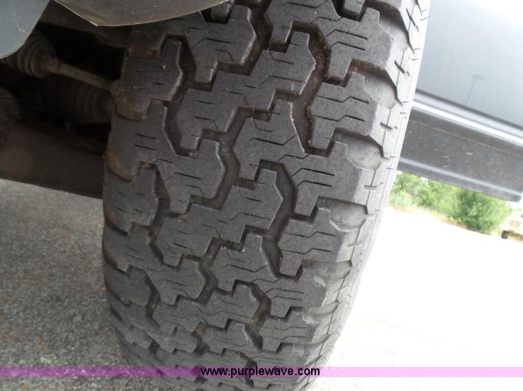 image for item J4894 2000 Ford Explorer XLS SUV