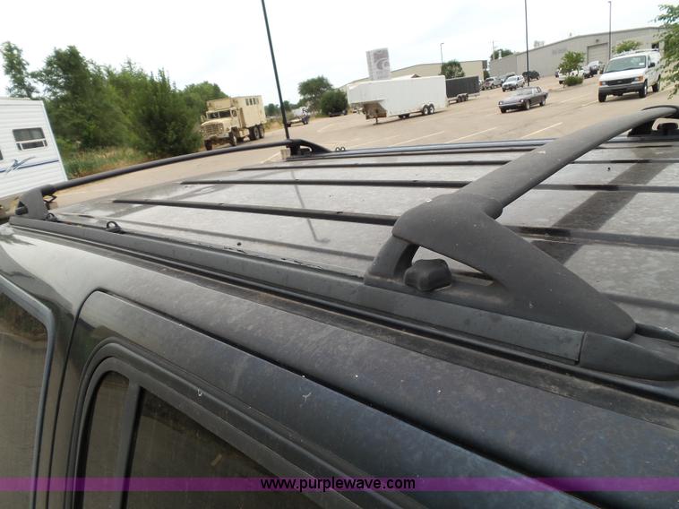 image for item J4894 2000 Ford Explorer XLS SUV