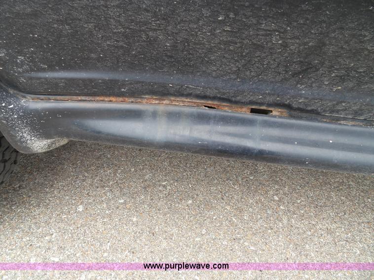 image for item J4894 2000 Ford Explorer XLS SUV