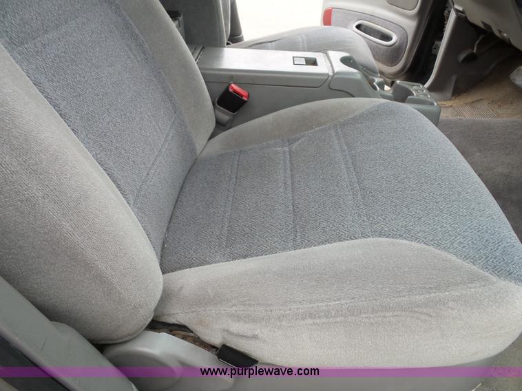 image for item J4894 2000 Ford Explorer XLS SUV