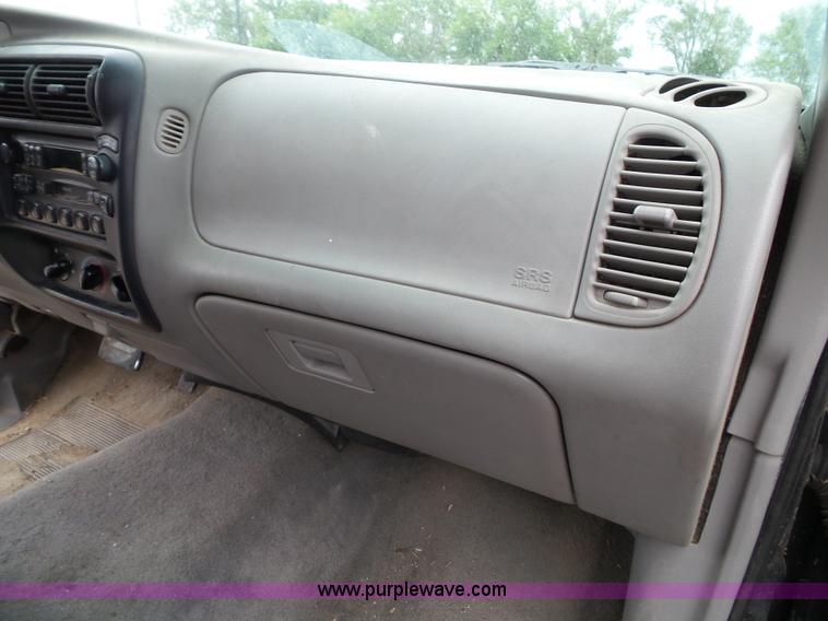 image for item J4894 2000 Ford Explorer XLS SUV