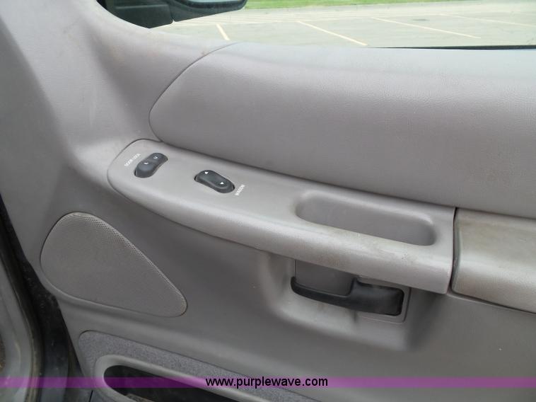 image for item J4894 2000 Ford Explorer XLS SUV