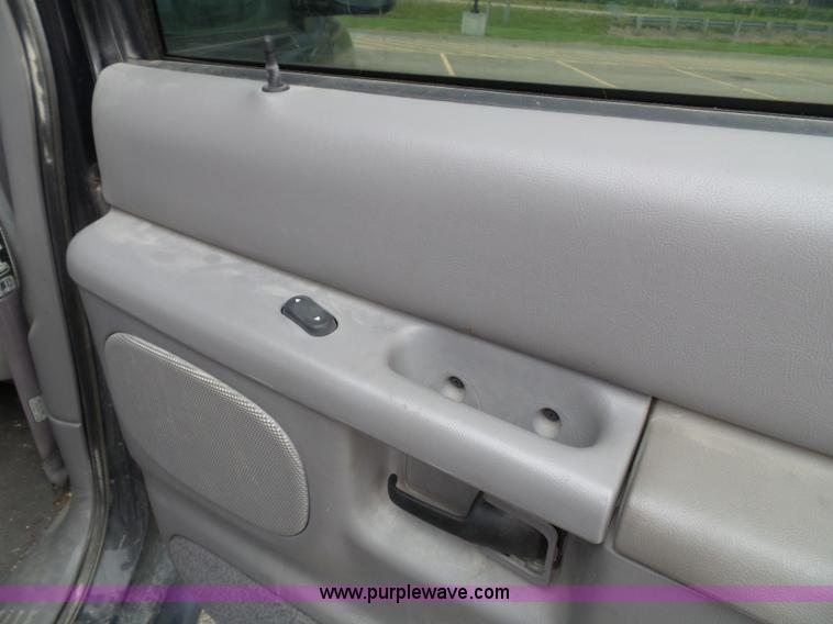 image for item J4894 2000 Ford Explorer XLS SUV