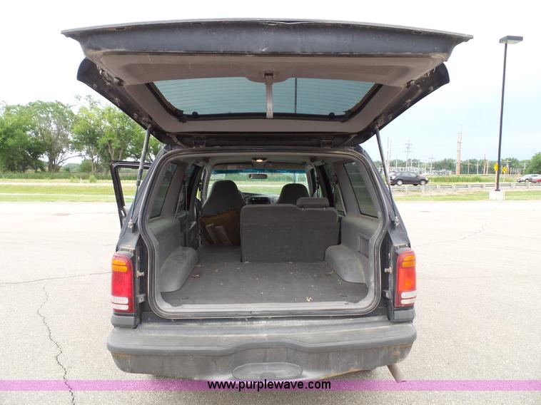 image for item J4894 2000 Ford Explorer XLS SUV