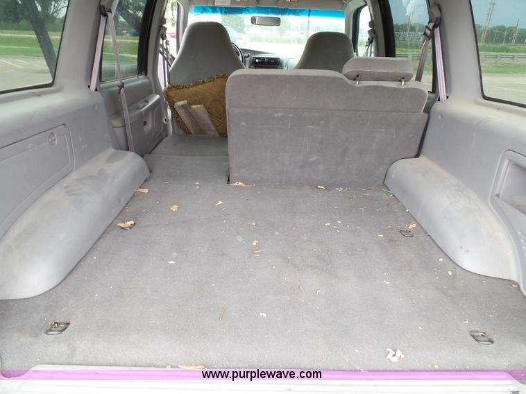 image for item J4894 2000 Ford Explorer XLS SUV