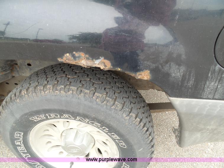 image for item J4894 2000 Ford Explorer XLS SUV