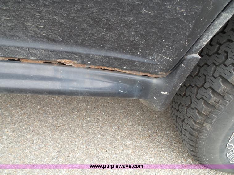 image for item J4894 2000 Ford Explorer XLS SUV