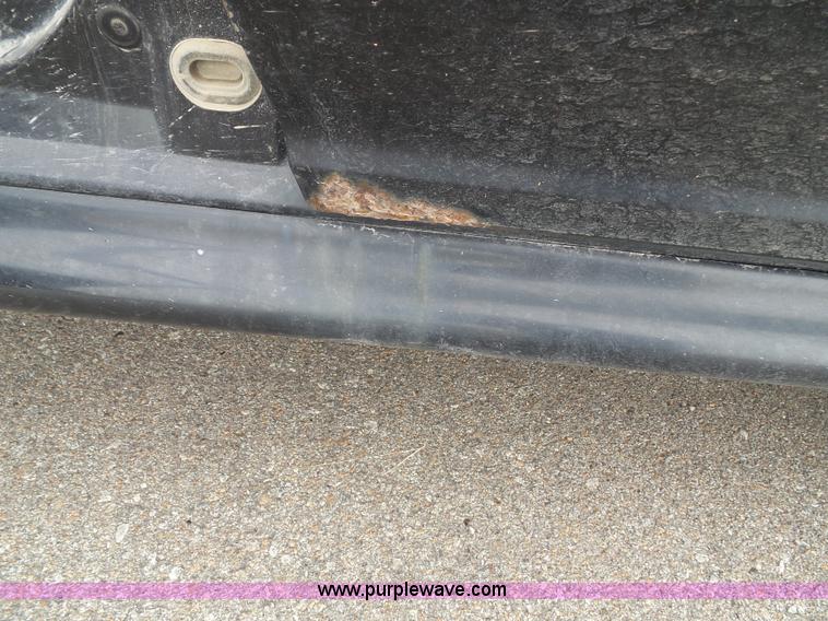 image for item J4894 2000 Ford Explorer XLS SUV