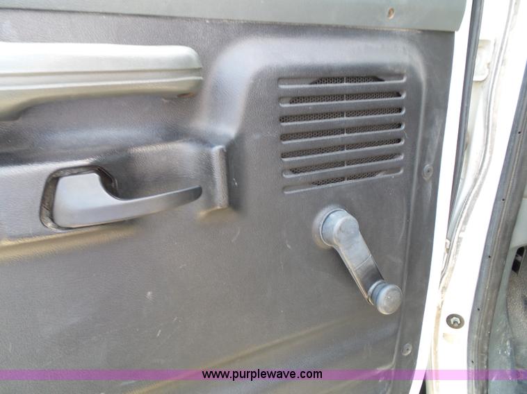 image for item J4895 1995 Ford Econoline E350 box truck