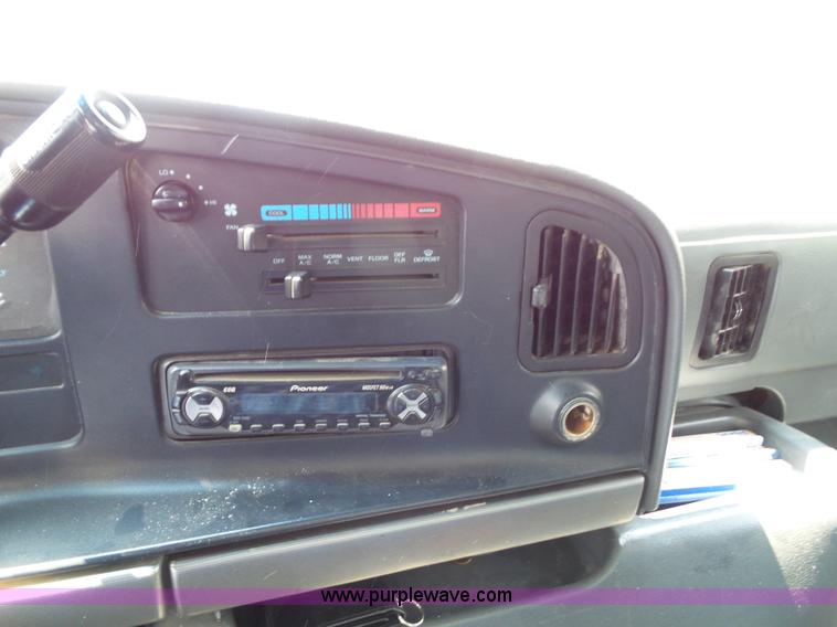 image for item J4895 1995 Ford Econoline E350 box truck