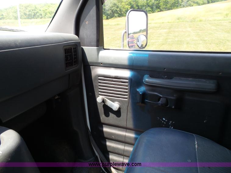 image for item J4895 1995 Ford Econoline E350 box truck