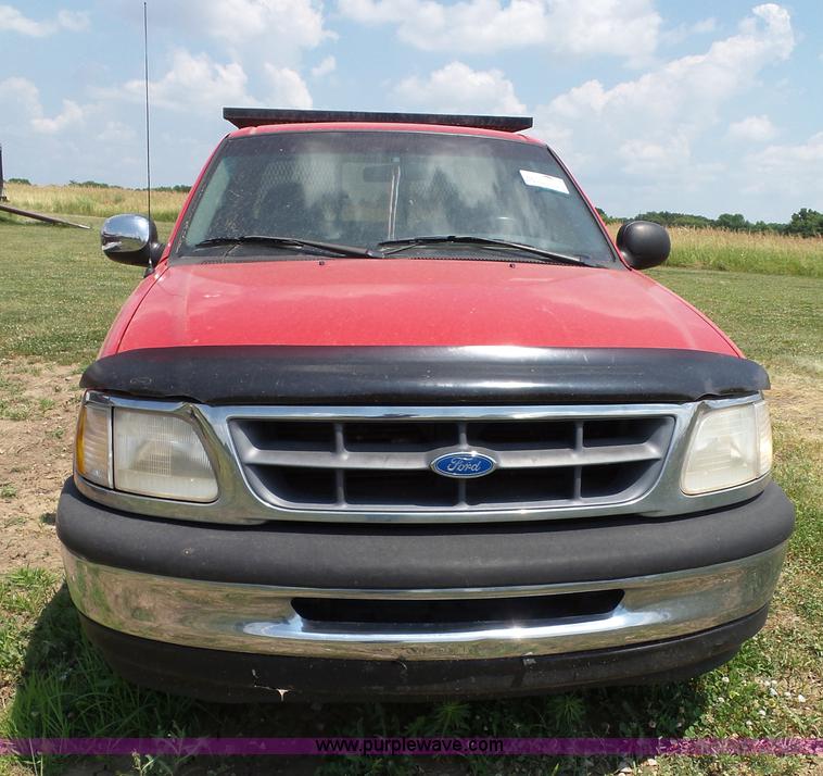 image for item J4898 1997 Ford F150 XLT flatbed pickup truck