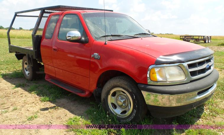image for item J4898 1997 Ford F150 XLT flatbed pickup truck