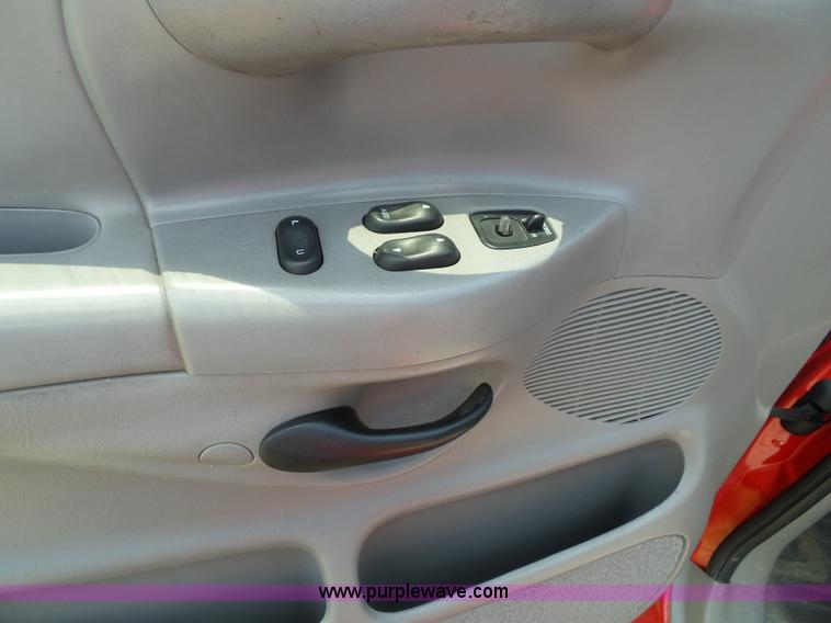 image for item J4898 1997 Ford F150 XLT flatbed pickup truck