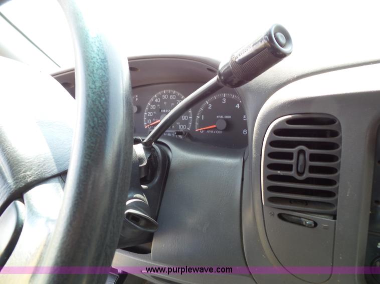 image for item J4898 1997 Ford F150 XLT flatbed pickup truck