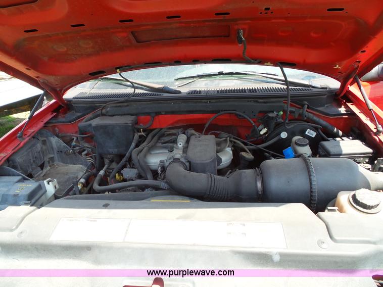 image for item J4898 1997 Ford F150 XLT flatbed pickup truck