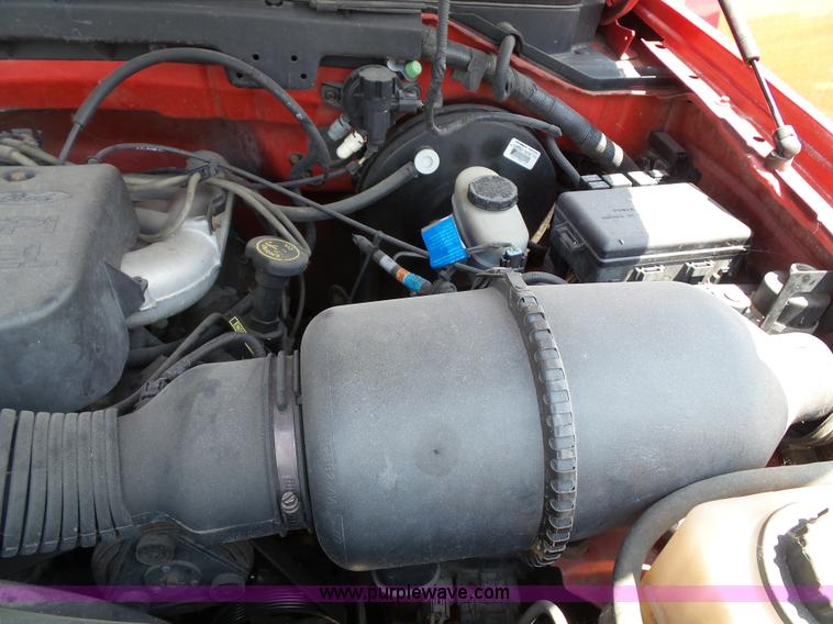 image for item J4898 1997 Ford F150 XLT flatbed pickup truck