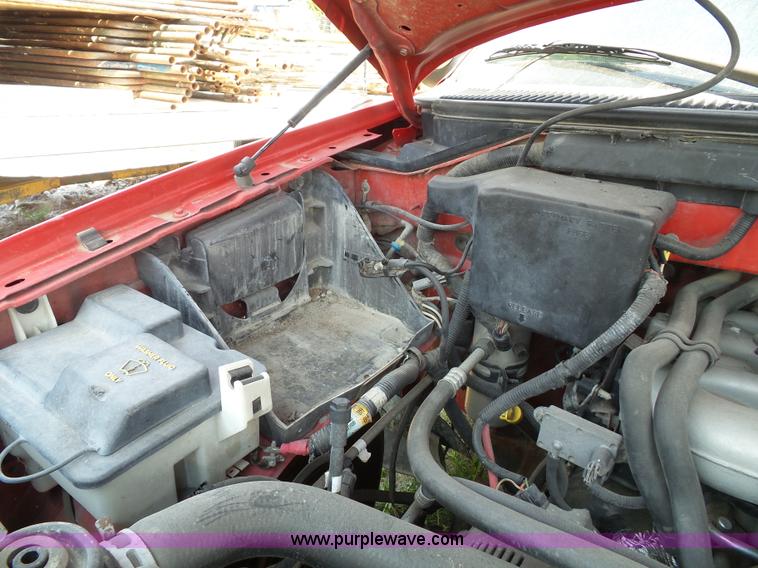 image for item J4898 1997 Ford F150 XLT flatbed pickup truck