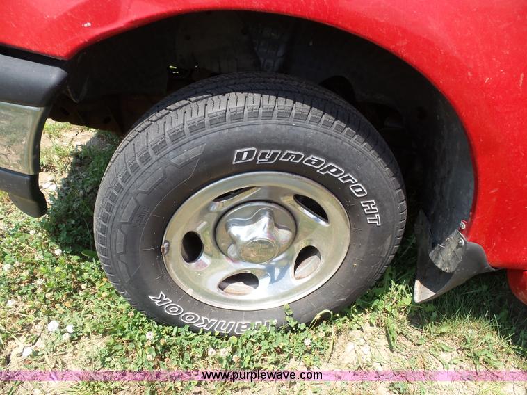 image for item J4898 1997 Ford F150 XLT flatbed pickup truck