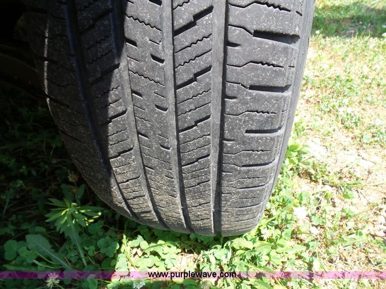 image for item J4898 1997 Ford F150 XLT flatbed pickup truck