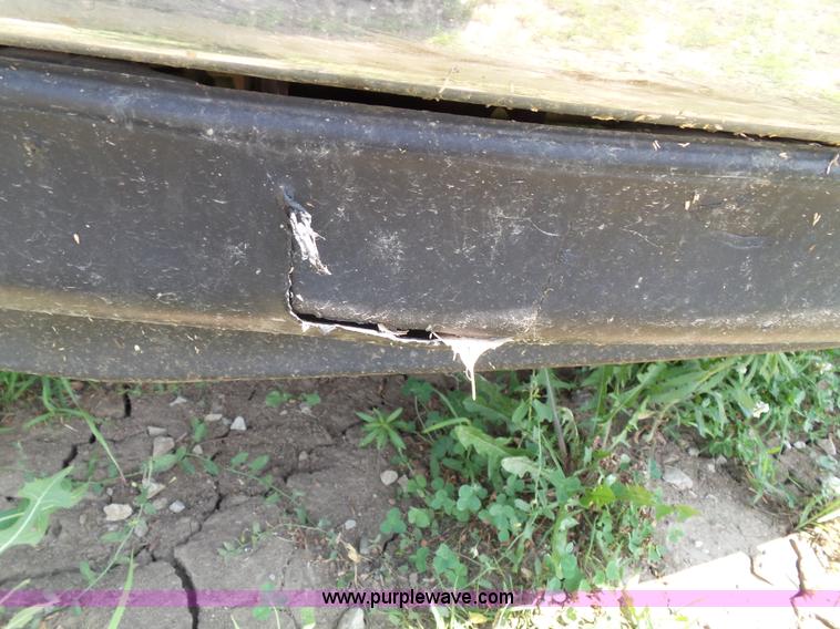 image for item J4898 1997 Ford F150 XLT flatbed pickup truck