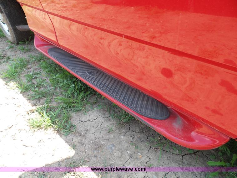 image for item J4898 1997 Ford F150 XLT flatbed pickup truck