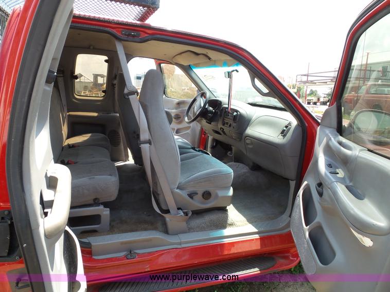 image for item J4898 1997 Ford F150 XLT flatbed pickup truck