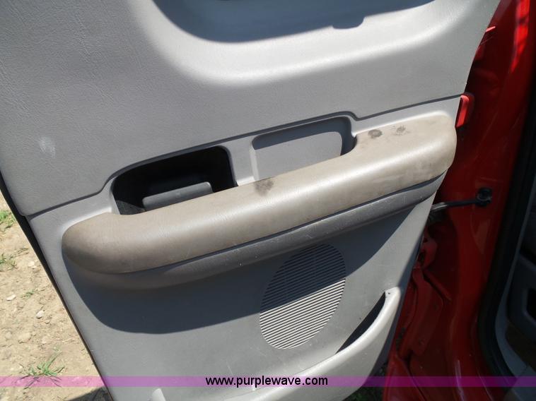 image for item J4898 1997 Ford F150 XLT flatbed pickup truck