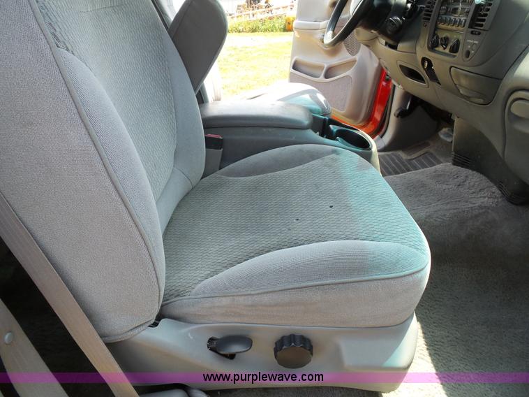 image for item J4898 1997 Ford F150 XLT flatbed pickup truck