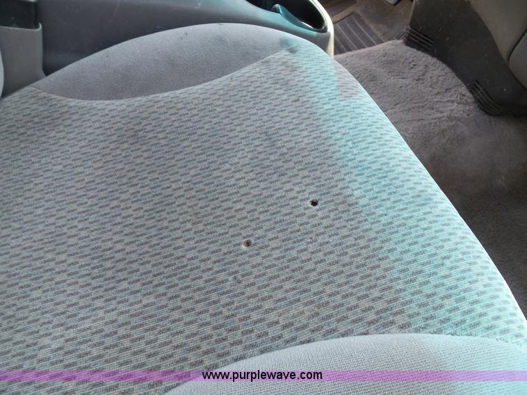 image for item J4898 1997 Ford F150 XLT flatbed pickup truck