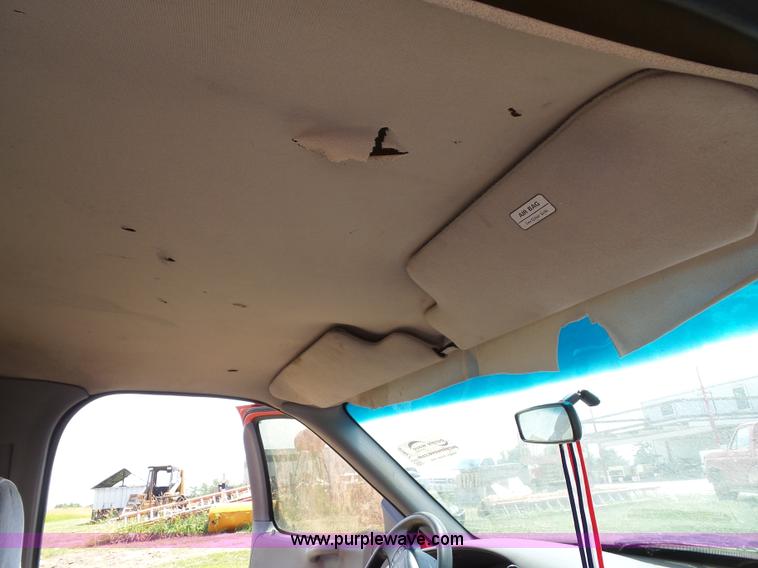 image for item J4898 1997 Ford F150 XLT flatbed pickup truck