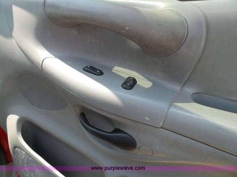 image for item J4898 1997 Ford F150 XLT flatbed pickup truck