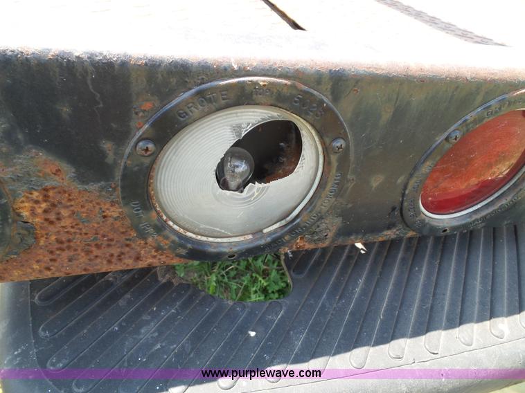 image for item J4898 1997 Ford F150 XLT flatbed pickup truck