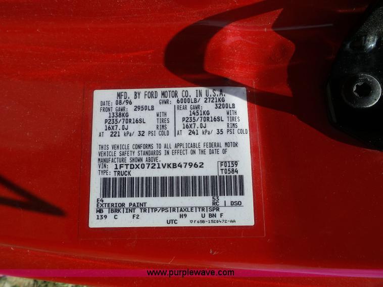 image for item J4898 1997 Ford F150 XLT flatbed pickup truck