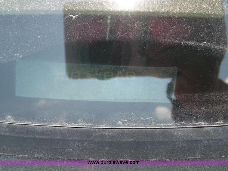 image for item J4898 1997 Ford F150 XLT flatbed pickup truck