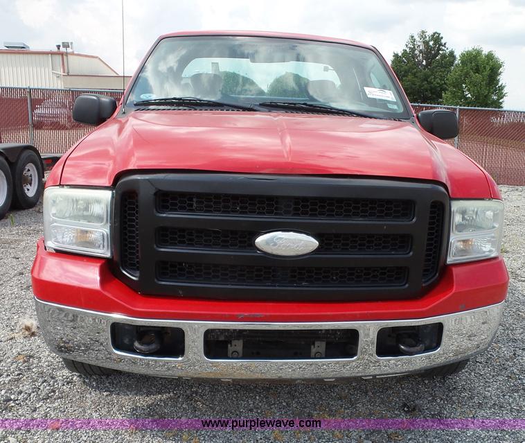 image for item J4900 2006 Ford F250 Super Duty SuperCab pickup truck