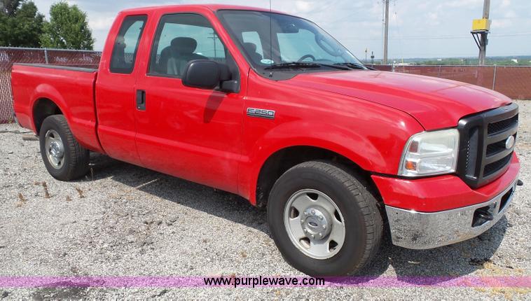 image for item J4900 2006 Ford F250 Super Duty SuperCab pickup truck