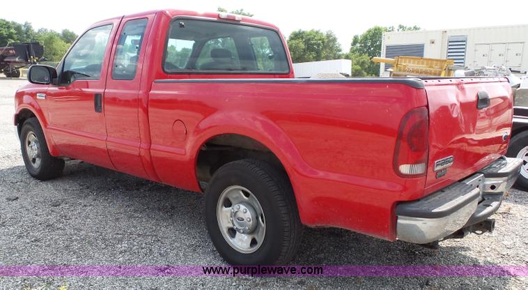 image for item J4900 2006 Ford F250 Super Duty SuperCab pickup truck