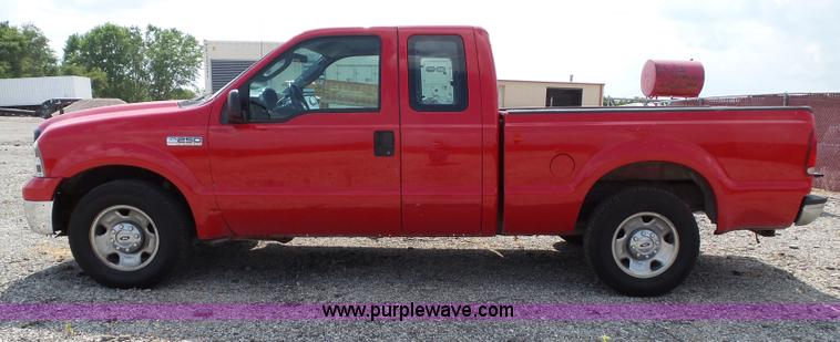 image for item J4900 2006 Ford F250 Super Duty SuperCab pickup truck