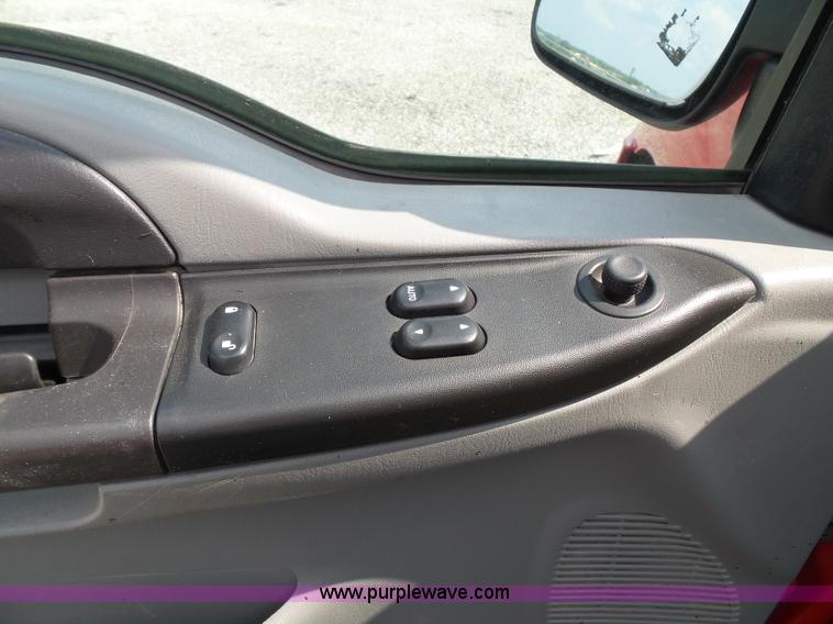 image for item J4900 2006 Ford F250 Super Duty SuperCab pickup truck