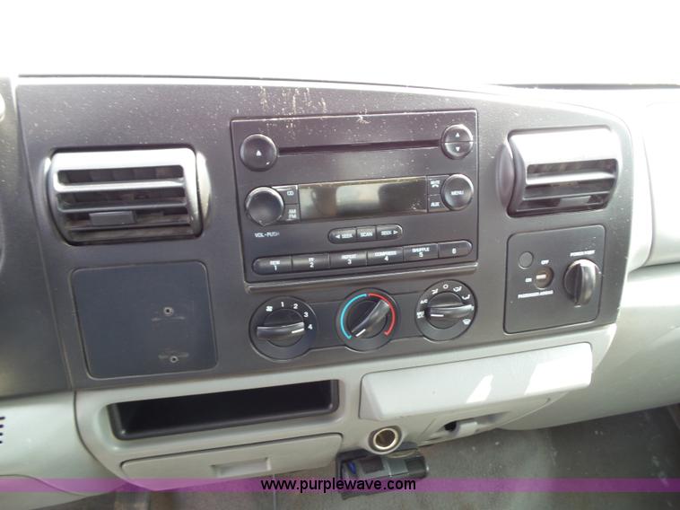 image for item J4900 2006 Ford F250 Super Duty SuperCab pickup truck