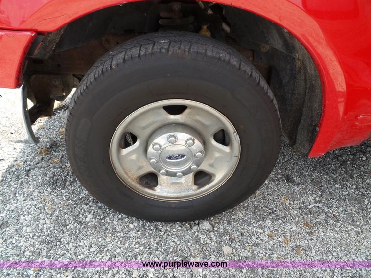 image for item J4900 2006 Ford F250 Super Duty SuperCab pickup truck