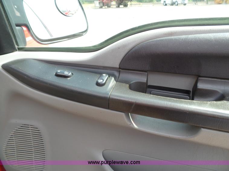 image for item J4900 2006 Ford F250 Super Duty SuperCab pickup truck